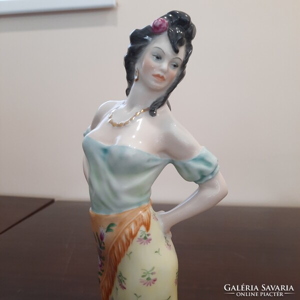Herendi Carmen a cigány lány porcelán figura