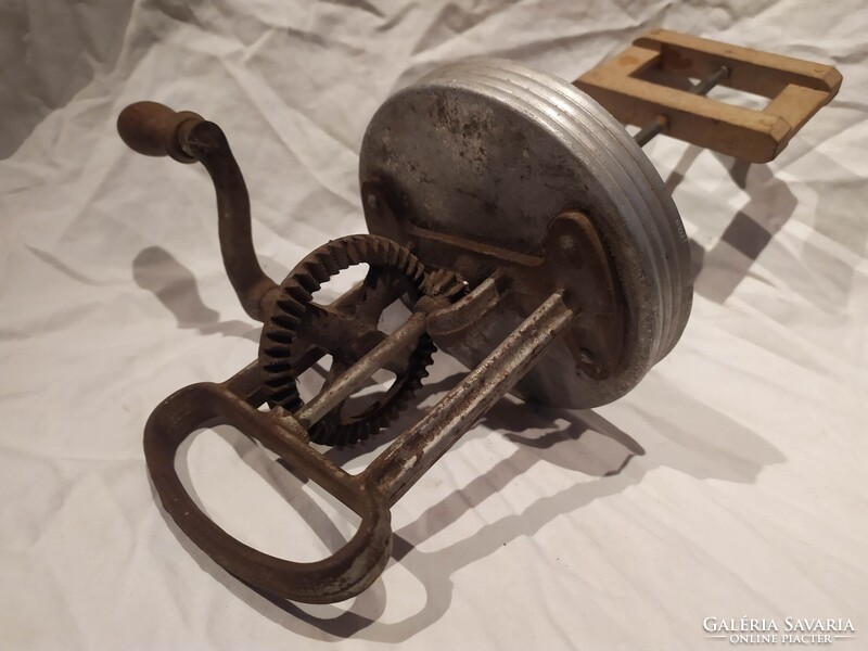 Régi vajköpülő szerkezet üveg nélkül