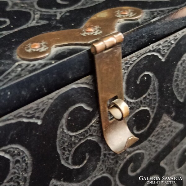 Alma-Ata kazah , bakelit ládika, míves darab. ~60-70-es évek, kifogástalan