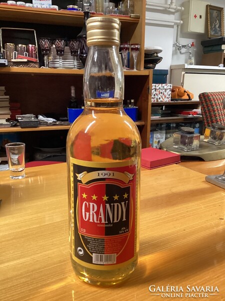 20 éves kommersz Brandy 0,5 l, bontatlan
