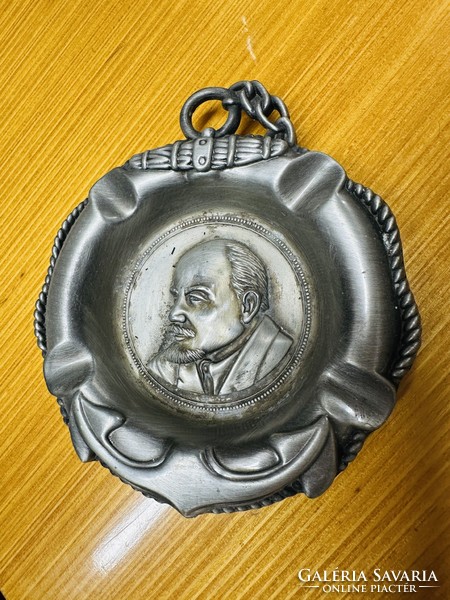 Gyűjtőknek! Lenin portrésfFém, retró, szocialista hamutál