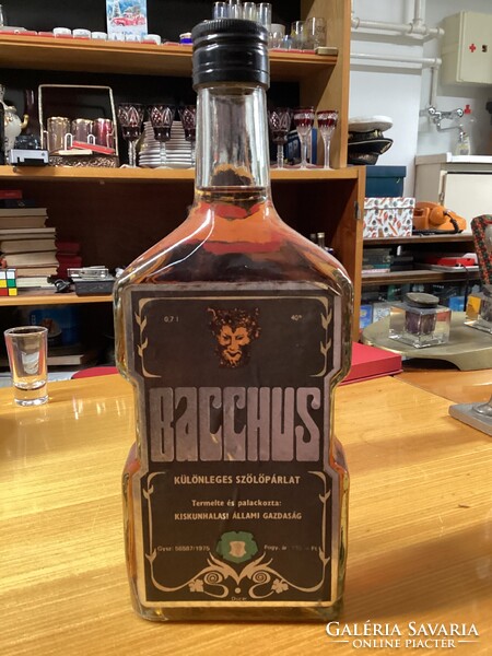 Bacchus 0,7 l, bontatlan, díszdobozával, 80’-as évekből