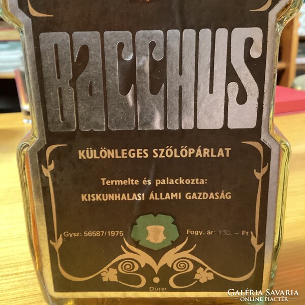 Bacchus 0,7 l, bontatlan, díszdobozával, 80’-as évekből