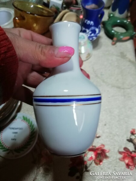 Porcelán váza 45. B jelzésű a képeken látható állapotban,Akció Aukció több száz termék vegye vigye