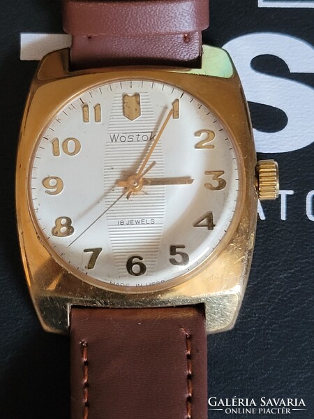 Wostok 18 köves működő aranyozott tokos férfi karóra