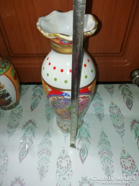 Porcelán váza Chinai 8..a képeken látható állapotban van,Akció Aukció több száz termék vegye vigye