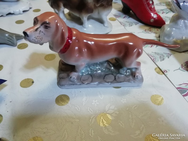 Arpo porcelán vadász kutya hibátlan állapotban.Akció Aukció több száz termék vegye vigye