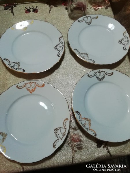 Porcelán süteményes 4 db 12..Akció Aukció több száz termék vegye vigye