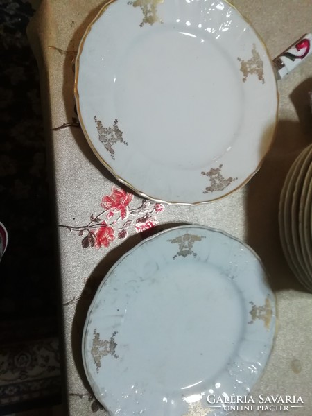 Porcelán tányérok 2.db . A képeken látható állapotban van.Akció Aukció több száz termék vegye vigye