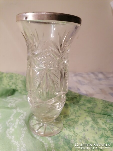 Ezüst peremű kristály váza