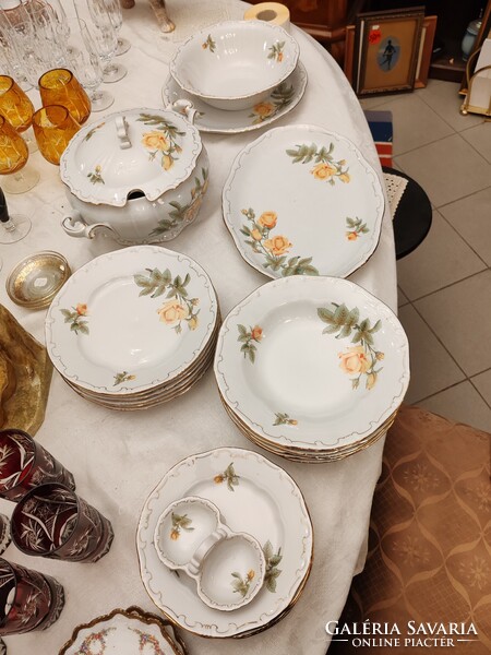Zsolnay sárgarózsás 23 db-os étkészlet
