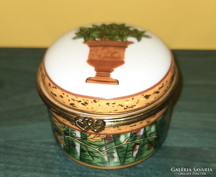 Porcelán ékszertartó dobozka