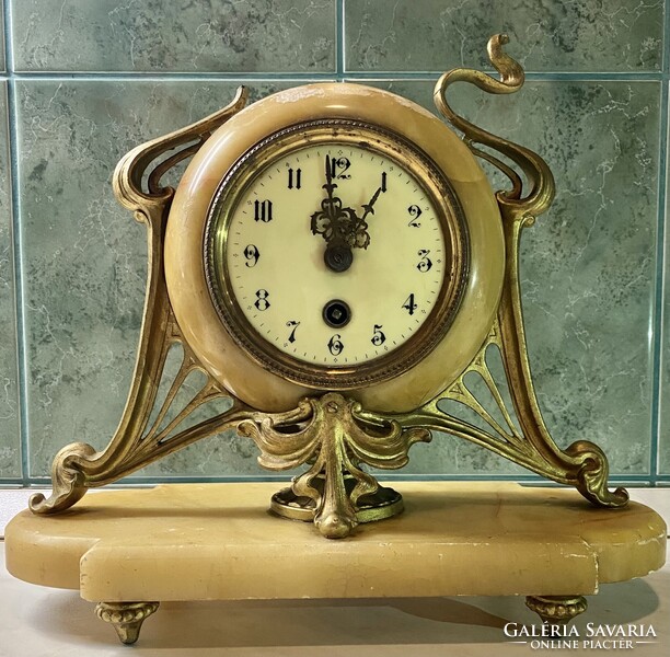 Art Nouveau kandalló óra 1907 jelzéssel Lenzkirch AG (Aktiengesellschaft). képeken látható állapotba