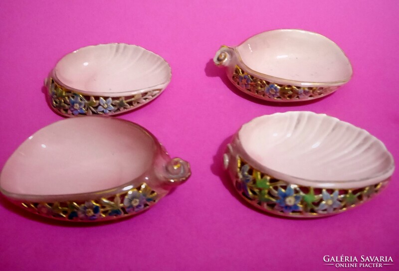 Zsolnay Antik családi pecsétes majolika pink áttört tálkák