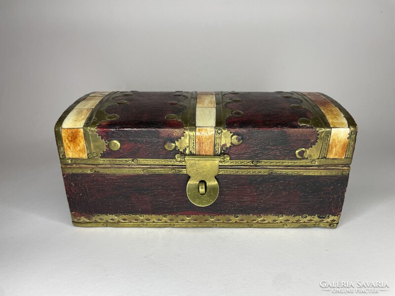 Csontberakásos rézveretes doboz