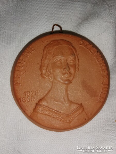 Petőfiné Szendrey Júlia terrakotta emlékplakett    O