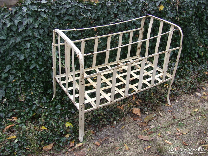 Old iron bed children's bed