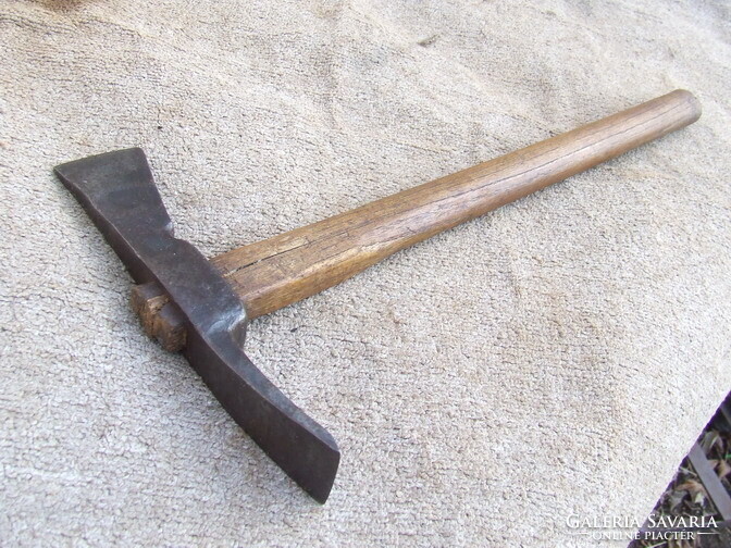 Old pickaxe small pickaxe