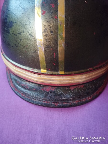 Bukósisak. Régi motoros bukósisak. Kőrösi.