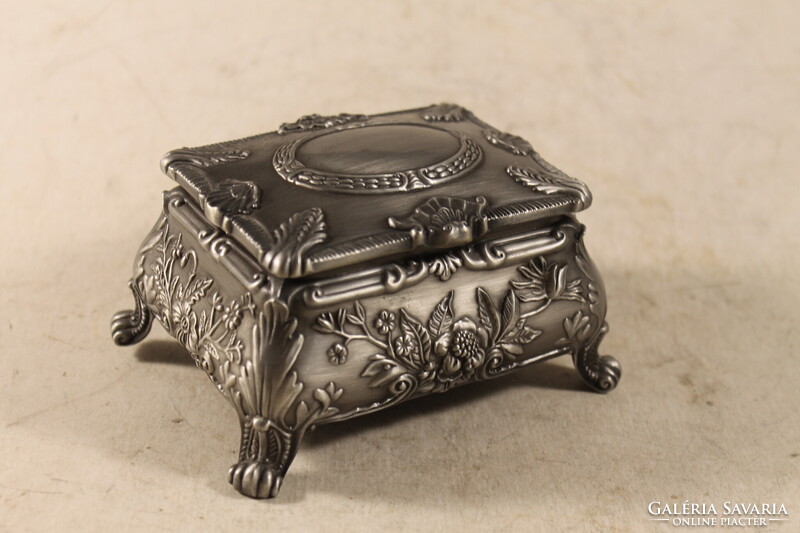 Barokk fém ékszertartó 187