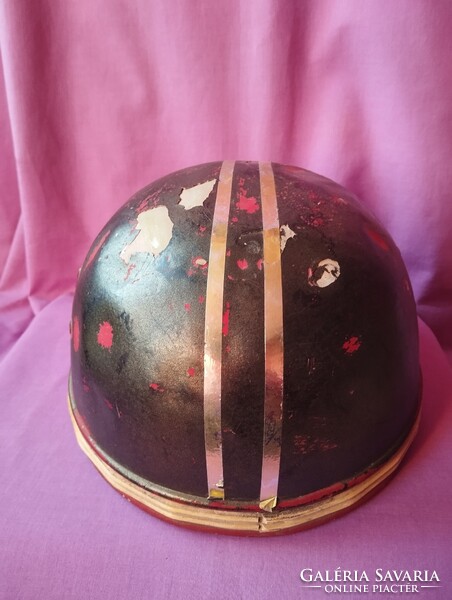 Bukósisak. Régi motoros bukósisak. Kőrösi.