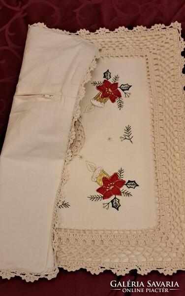 Karácsonyi hímzett díszpárna (L5931)