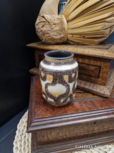 Iparművészeti váza