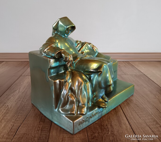 Antik Zsolnay eozin mázas Anonymus figura