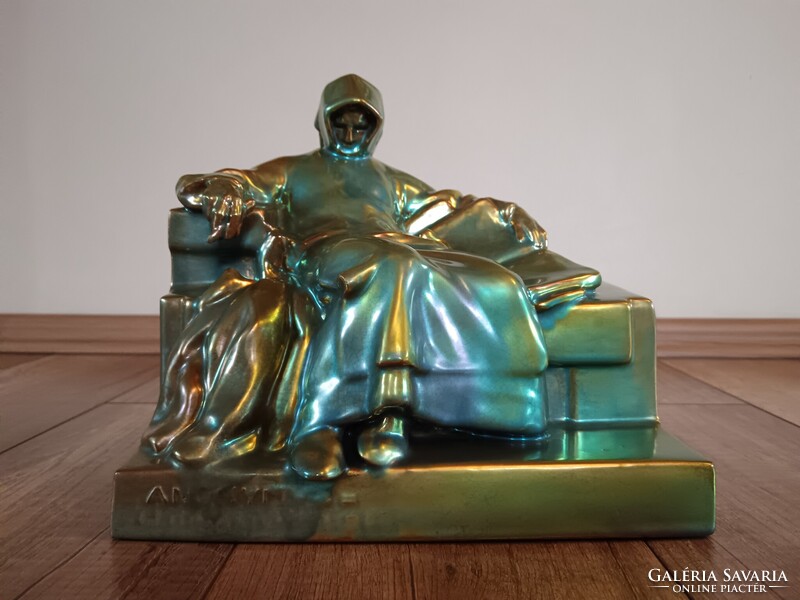 Antik Zsolnay eozin mázas Anonymus figura