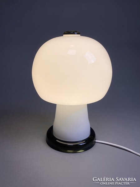 Karin Korn gombalámpa