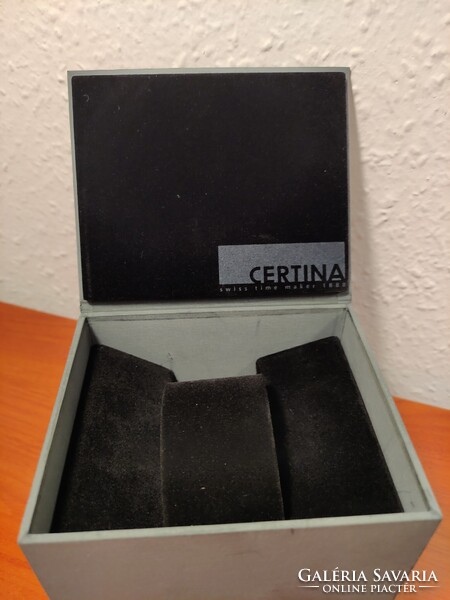 Eladó Certina óradoboz