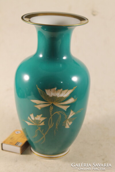 Német porcelán váza 221