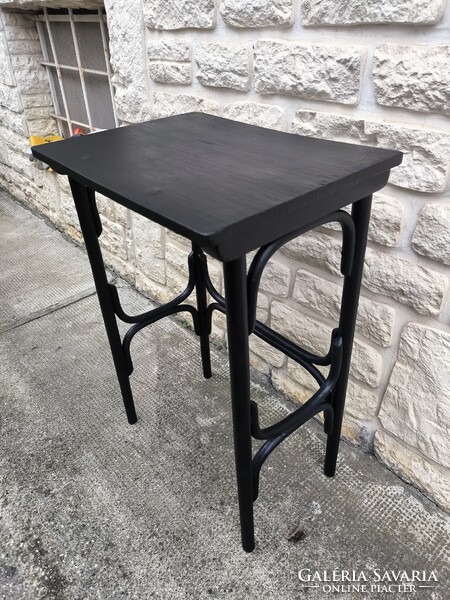 Art Deco Szecessziós posztamens viràgtartó konzol laptop asztal Thonet tonett Kàvézó dohànyzó asztal