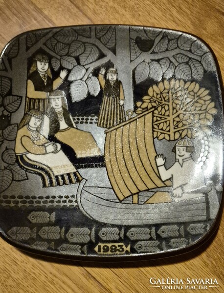 Gyűjtői dísztányér sorozat, különböző ábrákkal– Arabia Finland, Kalevala design