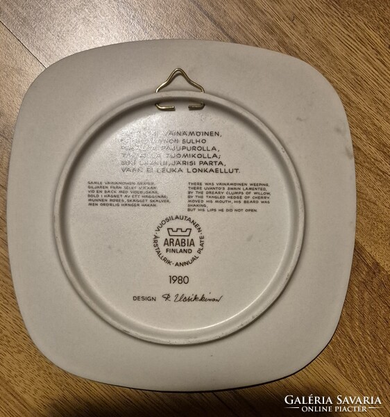 Gyűjtői dísztányér sorozat, különböző ábrákkal– Arabia Finland, Kalevala design