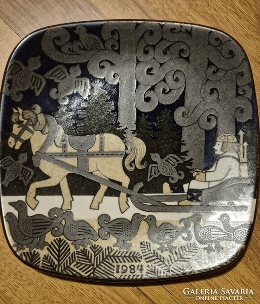 Gyűjtői dísztányér sorozat, különböző ábrákkal– Arabia Finland, Kalevala design