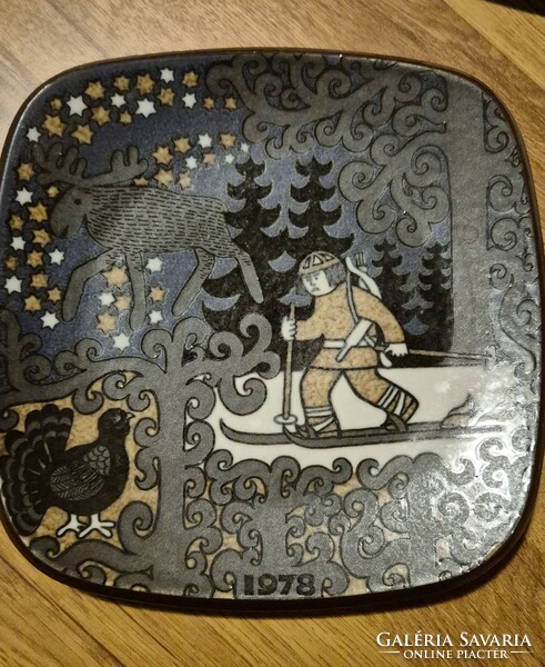 Gyűjtői dísztányér sorozat, különböző ábrákkal– Arabia Finland, Kalevala design
