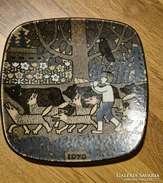 Gyűjtői dísztányér sorozat, különböző ábrákkal– Arabia Finland, Kalevala design