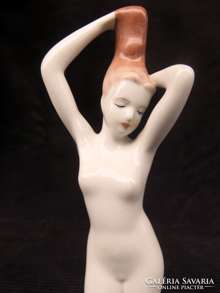 Retro Aqincum Porcelán Fésülködő Nő Akt Szobor