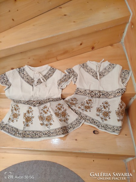 Eladó 2db régi retró kislány ruhácska