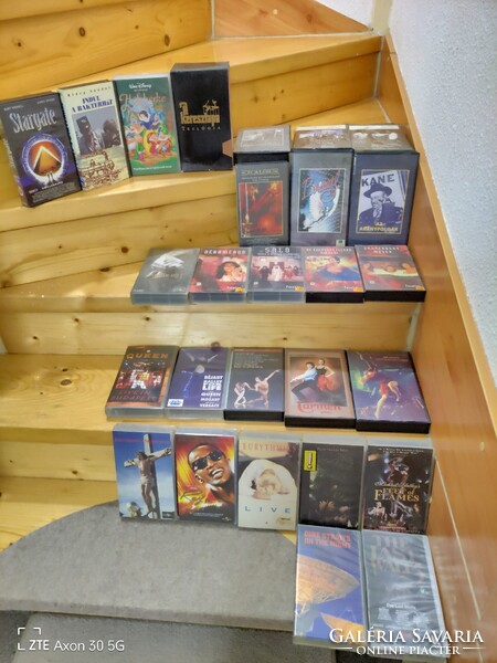 Eladó 29db műsoros VHS kazetta