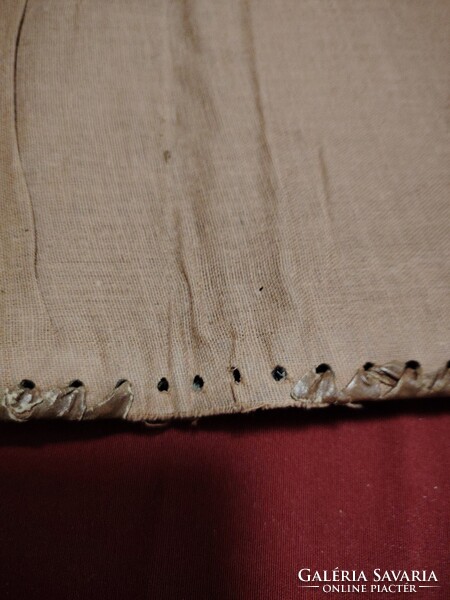 Dombornyomott bőr könyvborító