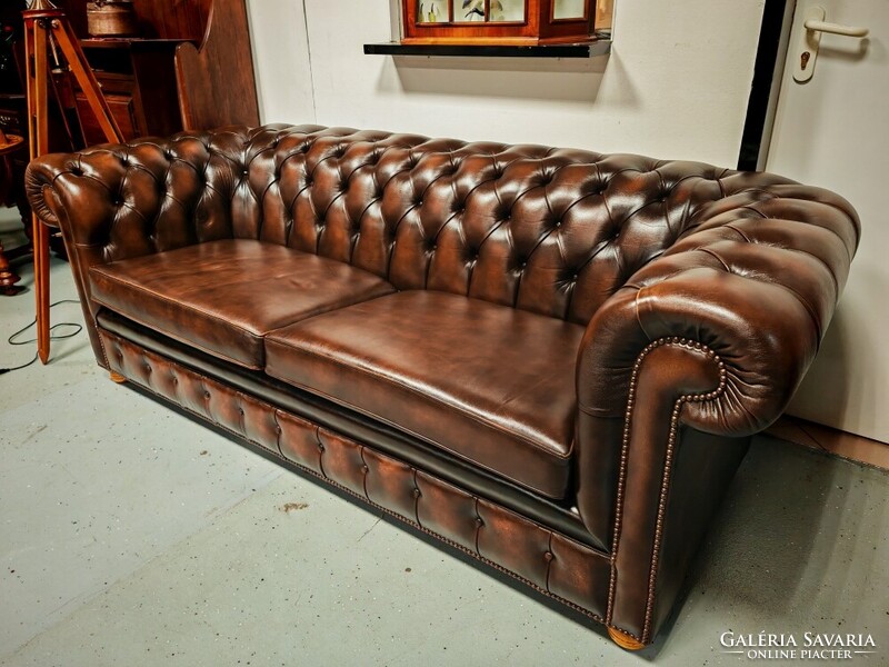 Eredeti angol bőr ülőgarnitúra 3,5 szem. chesterfield kanapé + 2 db. fotel újszerű állapotban