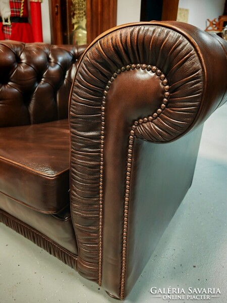 Klasszikus angol bőr ülőgarnitúra chesterfield kanapé + 3 db. fotel patinás szép állapotban