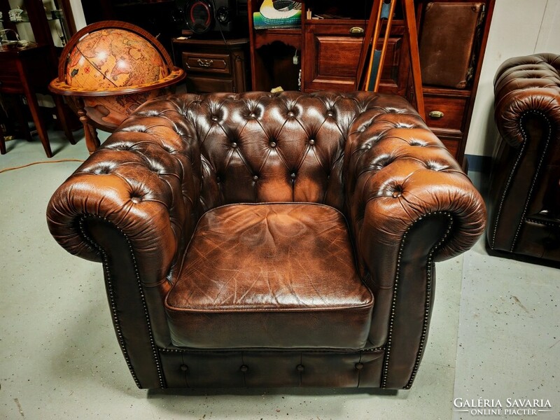 Klasszikus angol bőr ülőgarnitúra chesterfield kanapé + 3 db. fotel patinás szép állapotban
