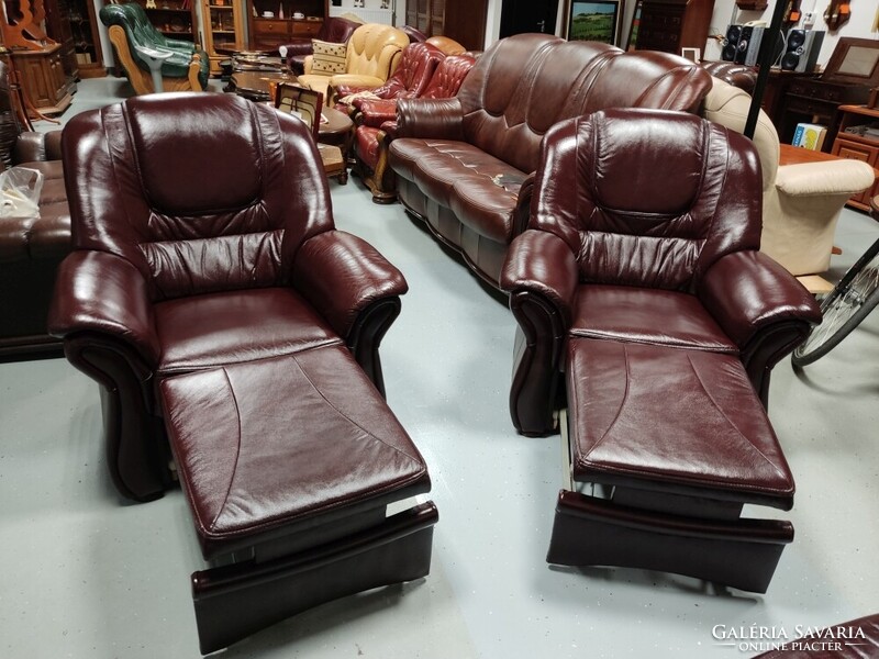 Antikolt bordó színű ülőgarnitúra  lábtartós fotelekkel , 3 személyes bőr kanapé + 2 relax fotel
