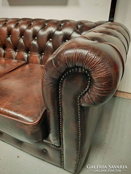 Klasszikus angol bőr ülőgarnitúra chesterfield kanapé + 3 db. fotel patinás szép állapotban