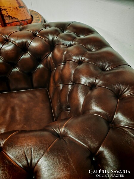 Klasszikus angol bőr ülőgarnitúra chesterfield kanapé + 2 db. fotel patinás szép állapotban