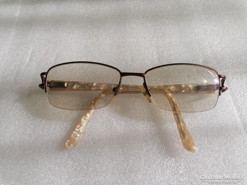 2 db / Minőségű Szemüveg Keretként Árulom + Ajándék 2 db Szemüvegtok!