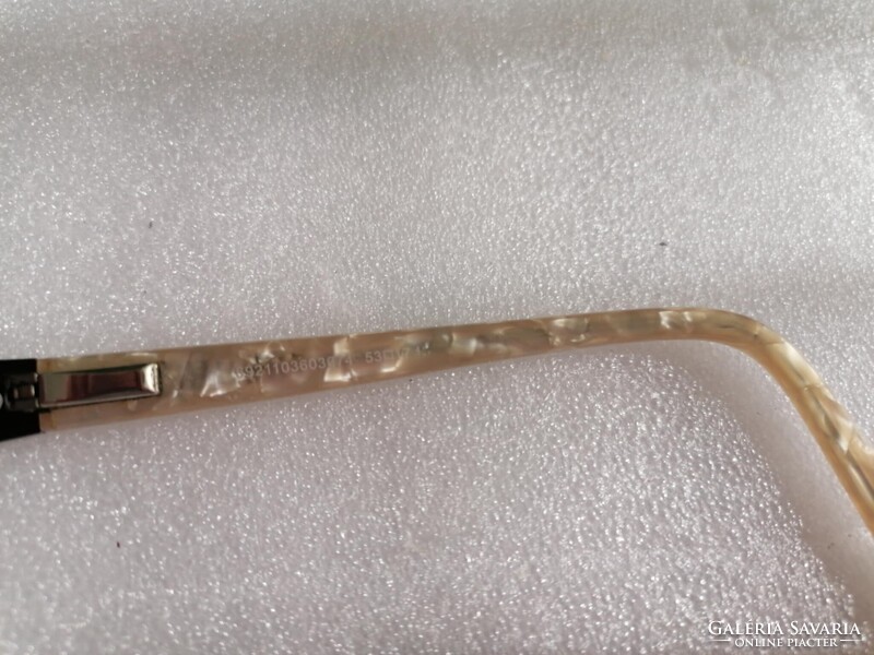 2 db / Minőségű Szemüveg Keretként Árulom + Ajándék 2 db Szemüvegtok!